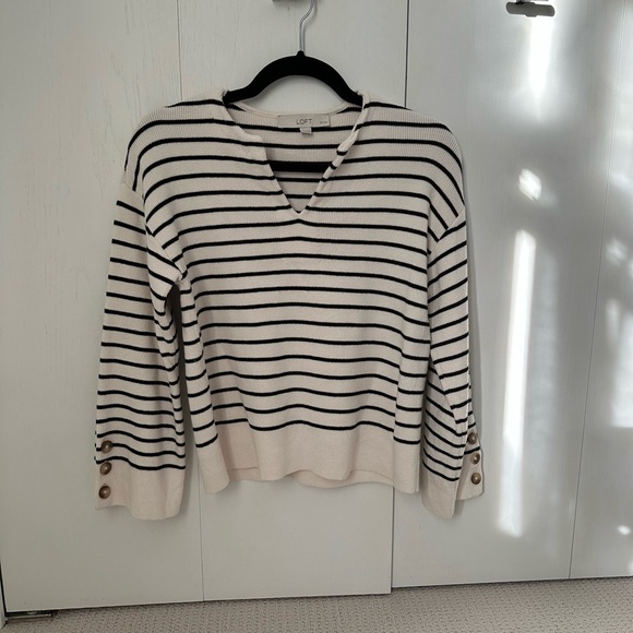 Chic Black and White Striped Sweater - Picture 1 of 3